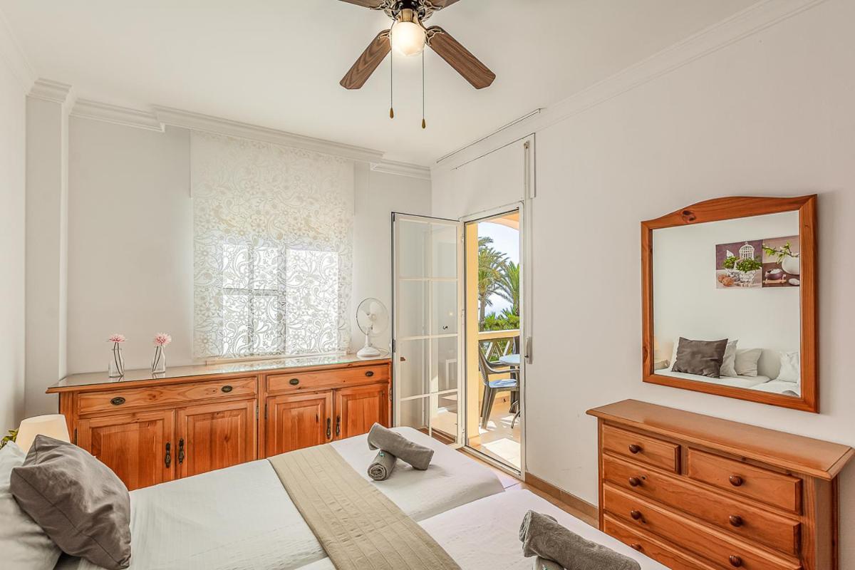 Andaluz Apartments Toboso เนร์คา ภายนอก รูปภาพ